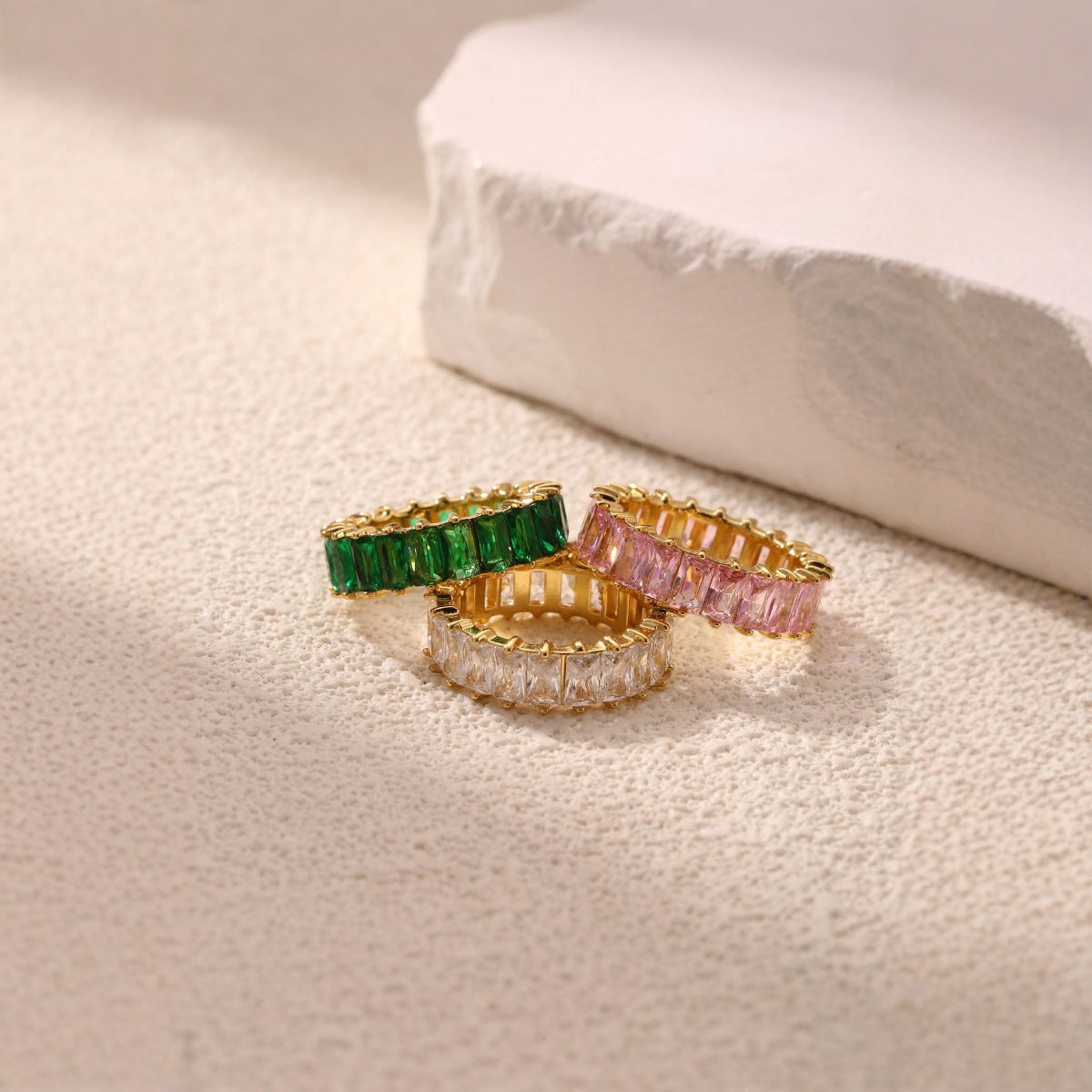 Anillo de cuarzo geométrico: luz, moda y energía espiritual