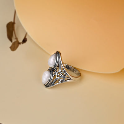 Anillo doble gota de piedra lunar en plata 925, intuición y equilibrio emocional con estilo refinado