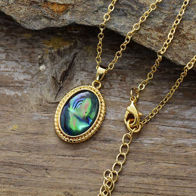 Armonía y Pureza: Colgante Huevo de Nácar y Piedra Natural