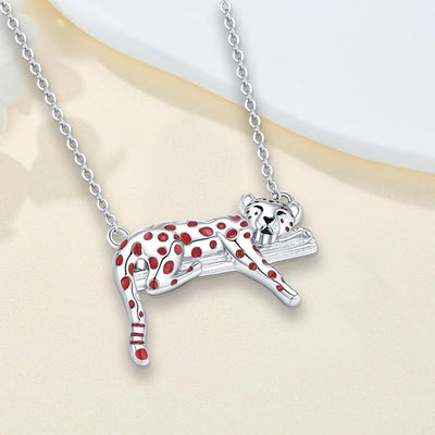 Collar guepardo en plata 925, símbolo de fuerza y estilo indomable