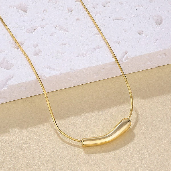 Collar gota de agua en plata 925, diseño minimalista y versátil