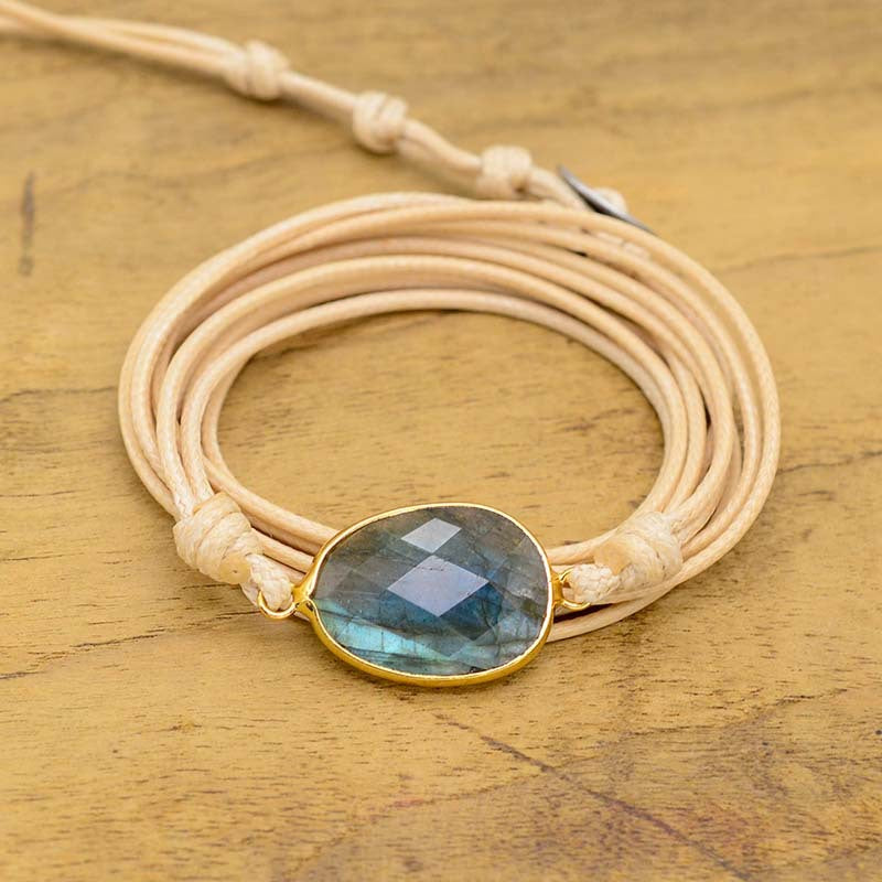 Pulsera Multicapa de Labradorita con Cuerda Clara Tejida a Mano