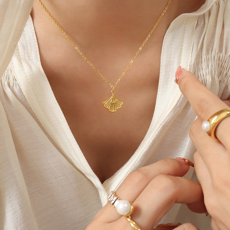 Collar de acero de titanio: Energía protectora y elegancia francesa