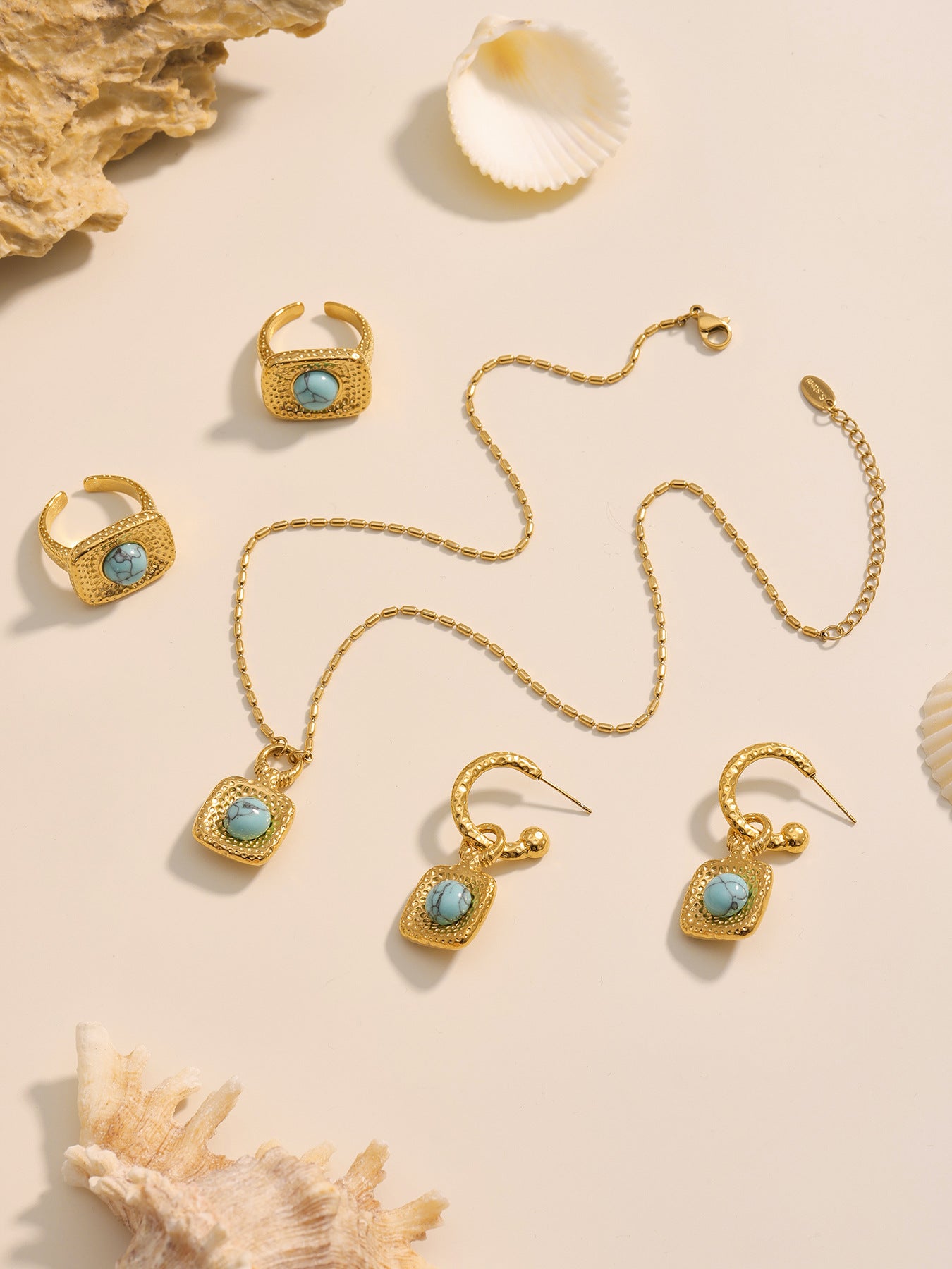 Conjunto de Turquesa Azul y Perla: Energía y Elegancia Espiritual