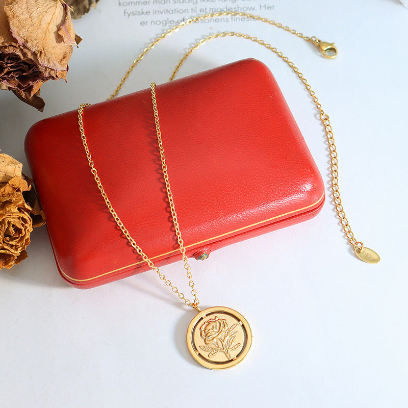 Colgante de Rosa en Titanio: Amor Propio y Renovación Espiritual