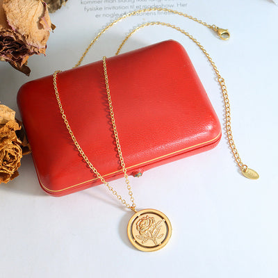 Colgante de Rosa en Titanio: Amor Propio y Renovación Espiritual