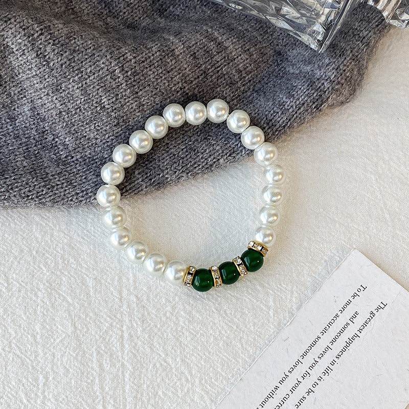 Collar de Perlas y Pulsera con Cuarzo Verde: Elegancia y Energía Positiva