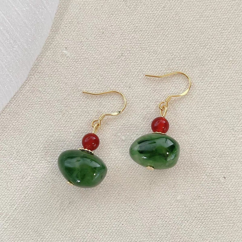 Pendientes de turmalina verde y jade rojo: energía, elegancia y bienestar