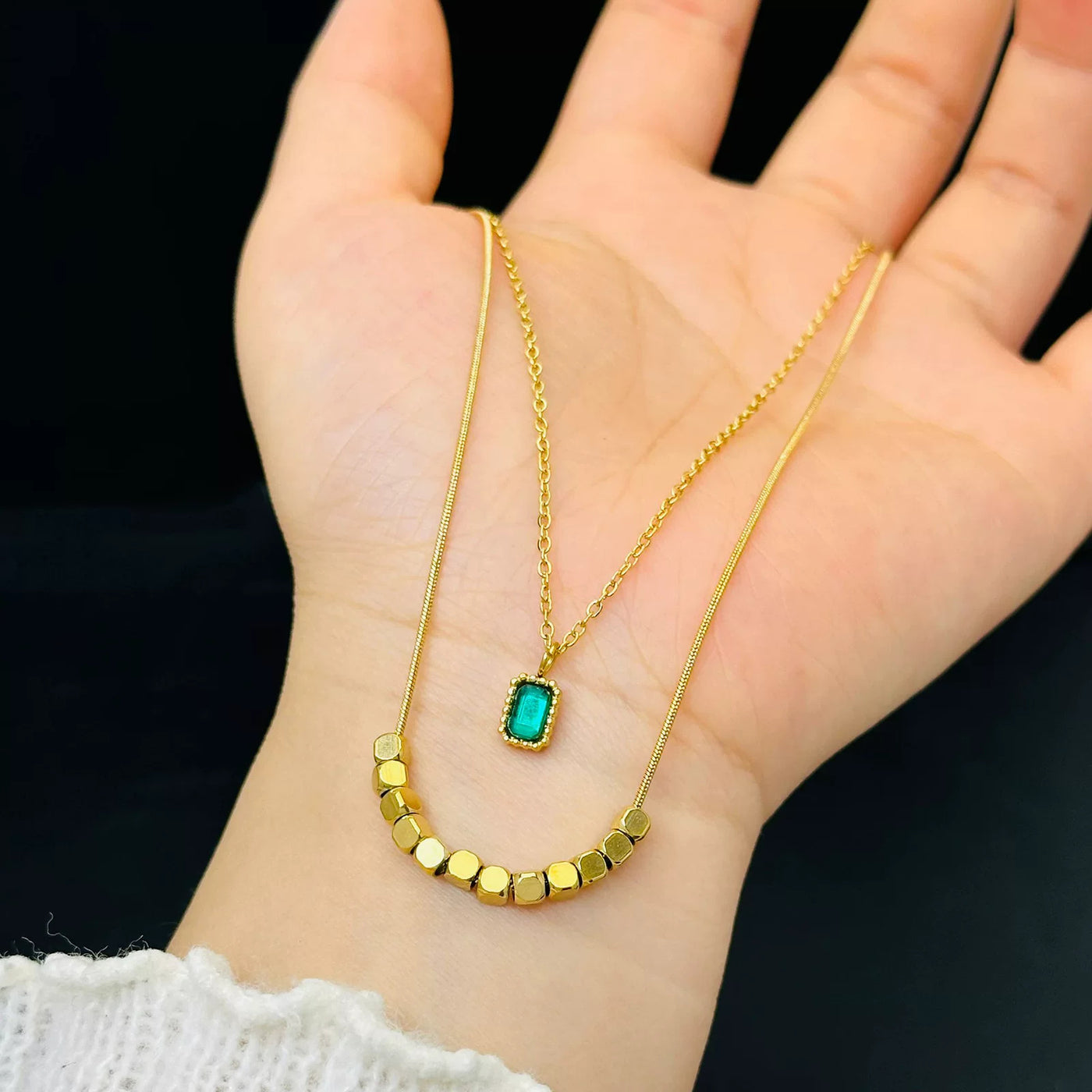 Collar de Cuarzo Verde de Doble Capa: Elegancia y Energía Positiva