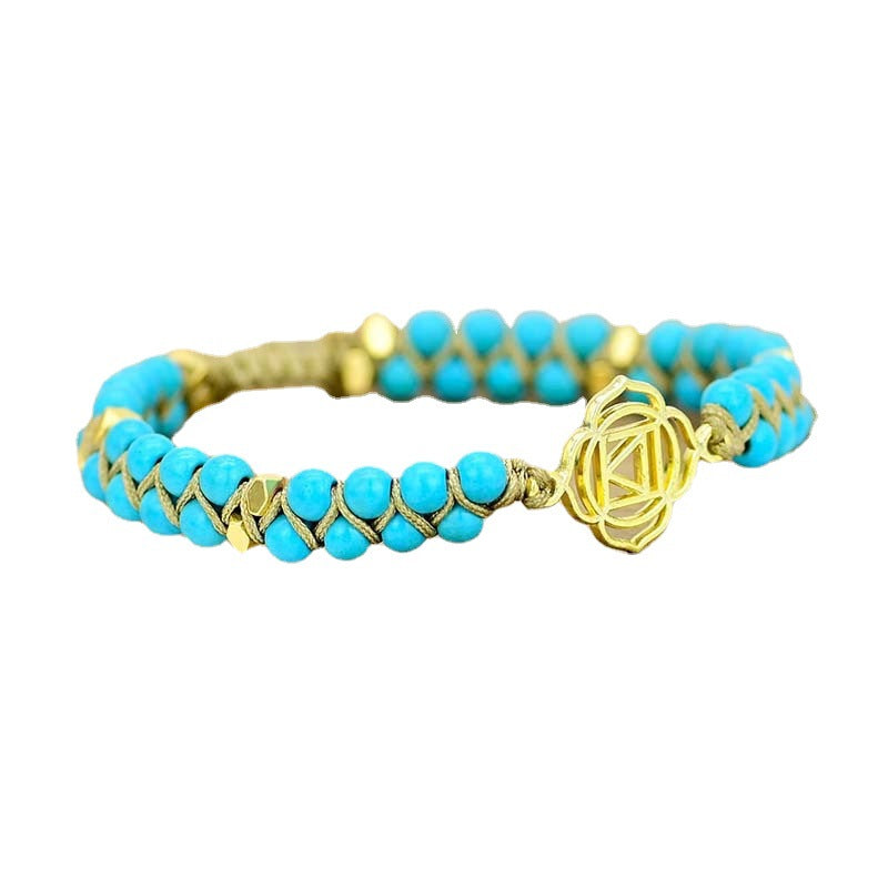Pulsera Tejida a Mano de Turquesa Azul Natural y Símbolo Geométrico Dorado
