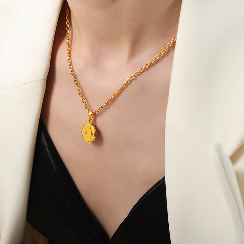 Collar energético de acero de titanio: Armonía celestial y elegancia diaria