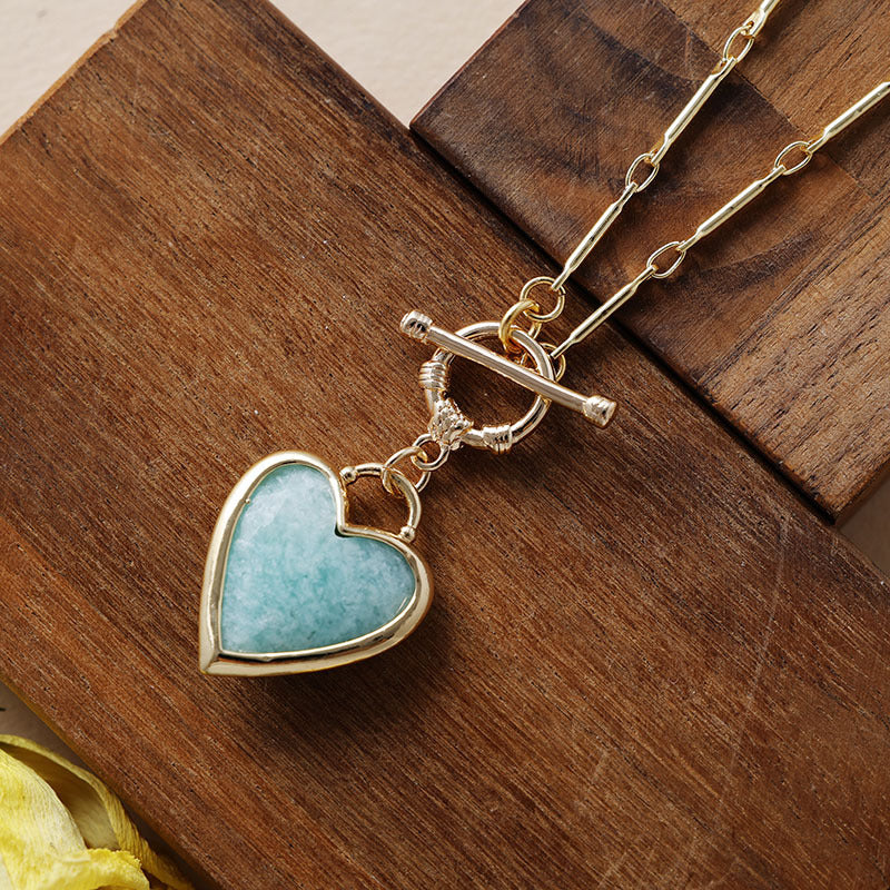 Amor y Protección: Collar Choker de Piedra Natural en Forma de Corazón