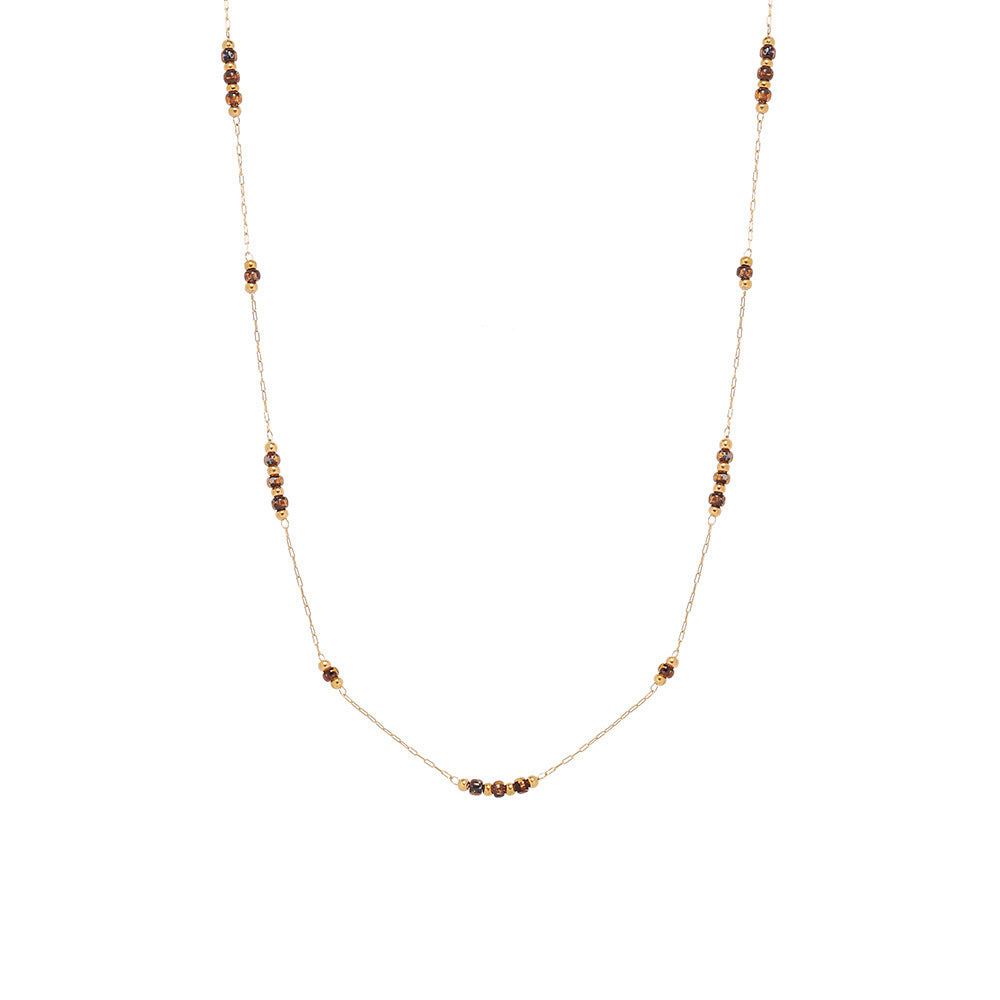 Collar de Ámbar y Oro: Brillo Natural y Elegancia Femenina