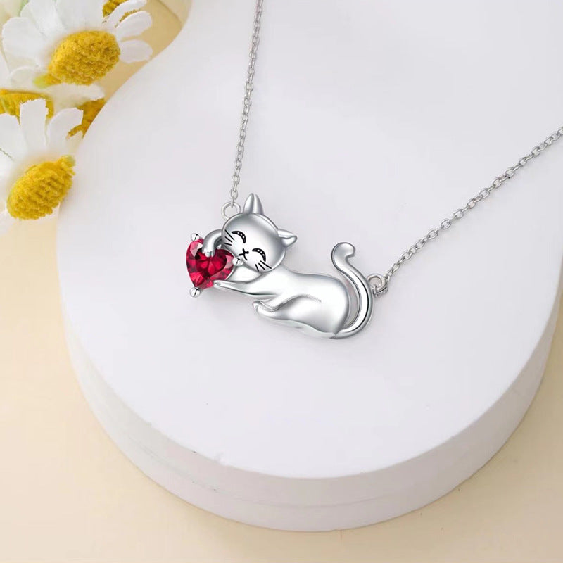 Collar gato en plata 925 con granate rojo, ternura y pasión en un diseño único