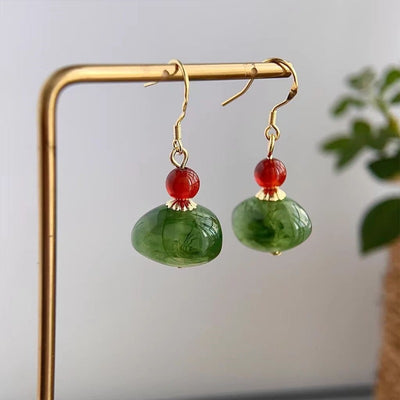 Pendientes de turmalina verde y jade rojo: energía, elegancia y bienestar