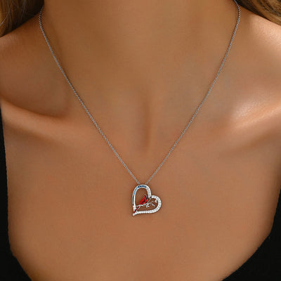 Collar loro rojo del amor en plata 925, joya vibrante y símbolo de afecto libre