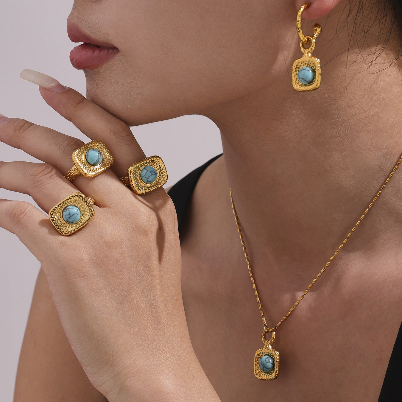 Conjunto de Turquesa Azul y Perla: Energía y Elegancia Espiritual