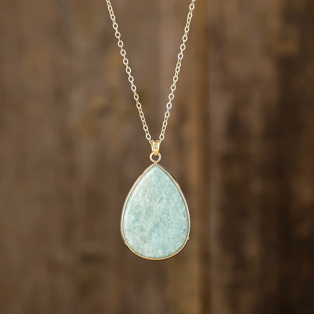 Energía y Elegancia: Collar de Piedra Natural en Forma de Gota