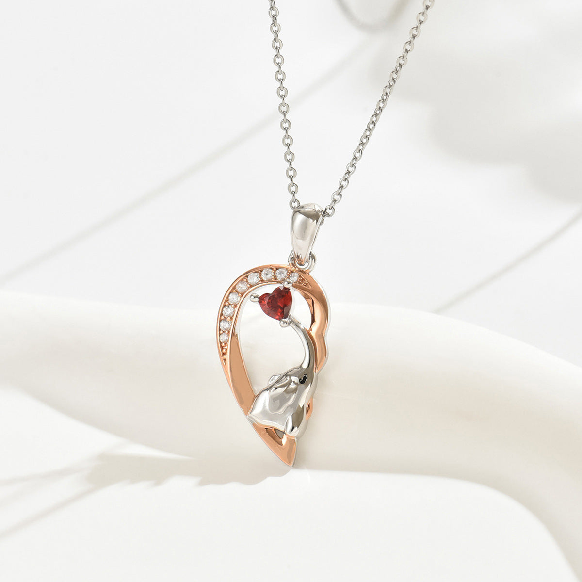 Collares de pareja en plata 925 con granate, símbolo de amor profundo y conexión duradera