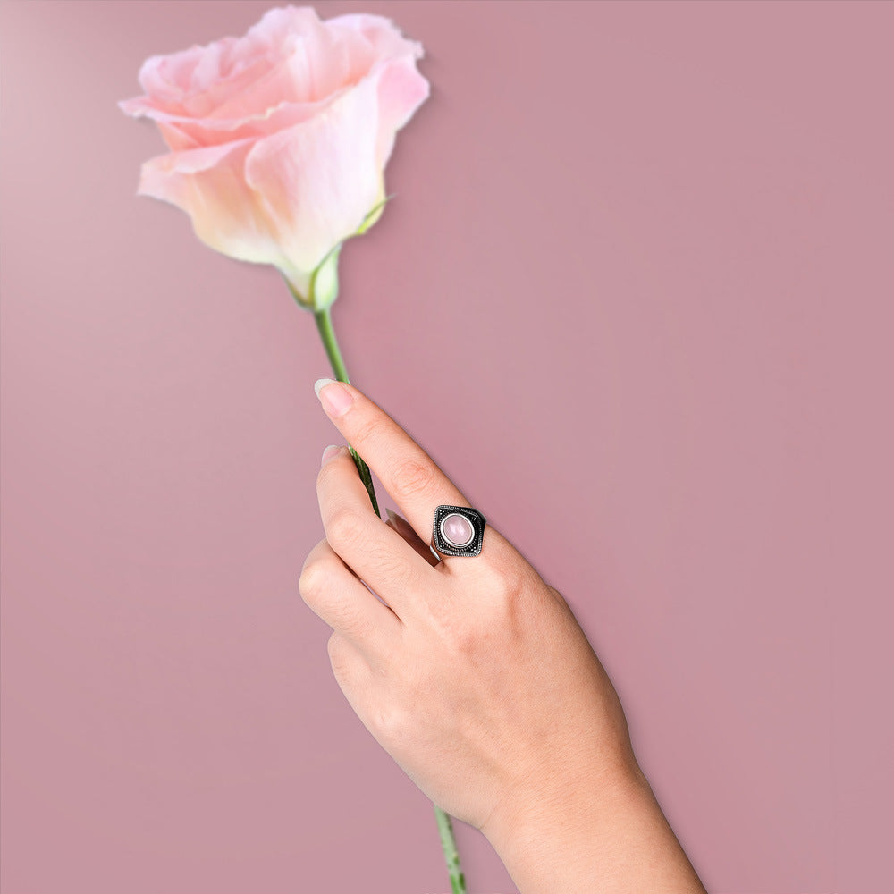 Anillo de cuarzo rosa natural con base de cobre, amor propio y calidez vibracional