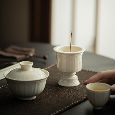 Quemador de Incienso de Cerámica Blanca – Pureza y Ofrenda Espiritual