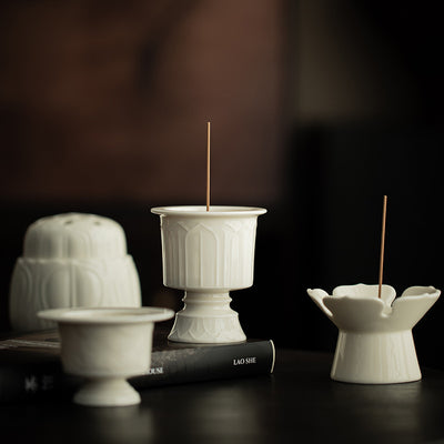Quemador de Incienso de Cerámica Blanca – Pureza y Ofrenda Espiritual