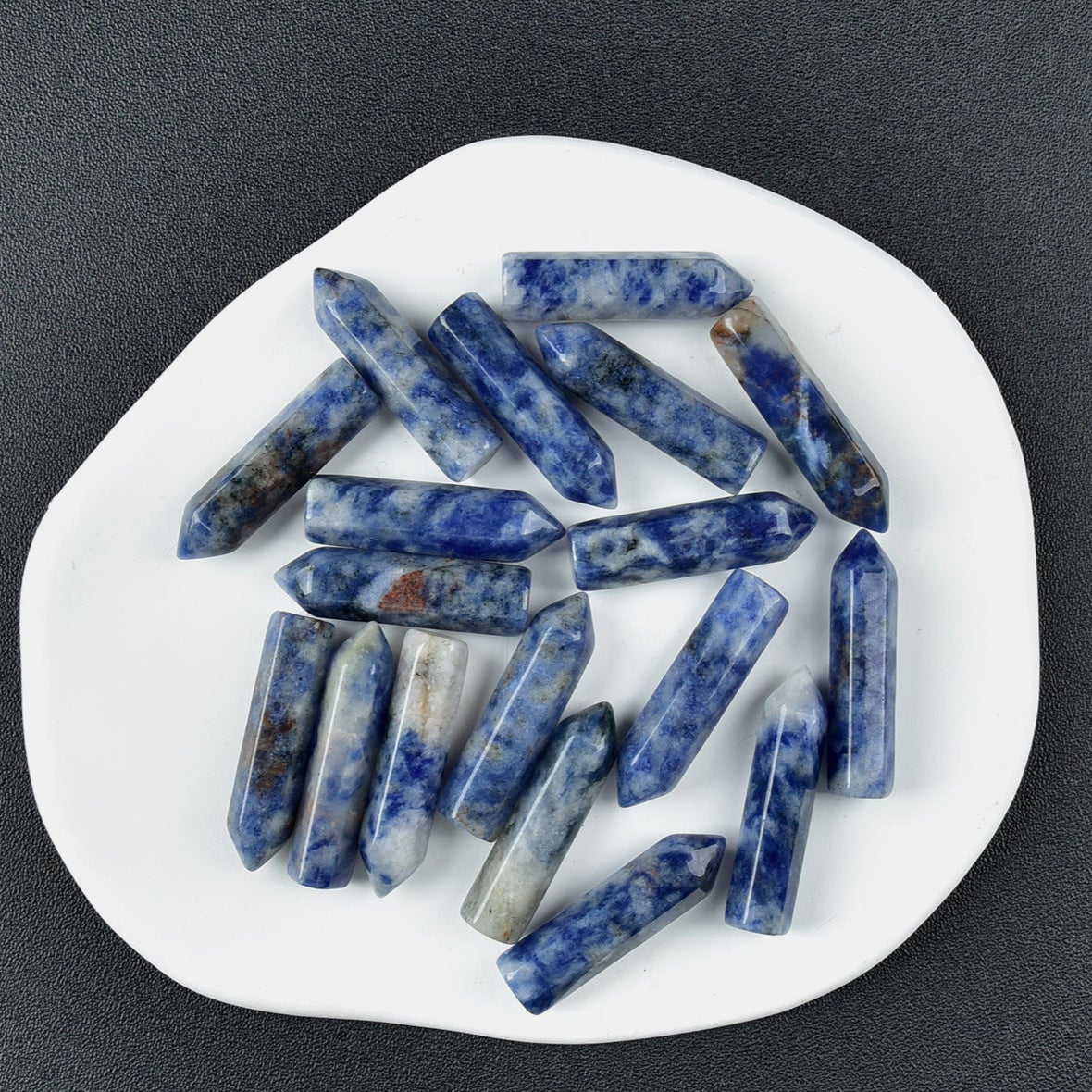 Cristal de sodalita: energía renovadora y equilibrio espiritual en tu espacio