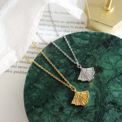 Collar de acero de titanio: Energía protectora y elegancia francesa