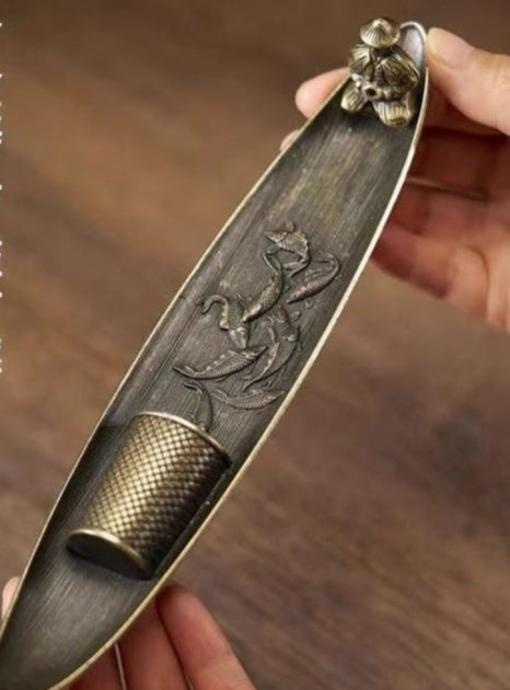 Quemador de Incienso con Bandeja y Pescador – Sabiduría, Calma y Fluir Interior