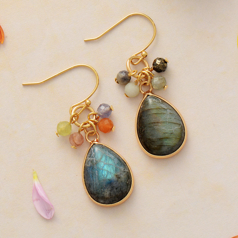 Brillo y Protección: Pendientes de Labradorita Natural para Energía Positiva