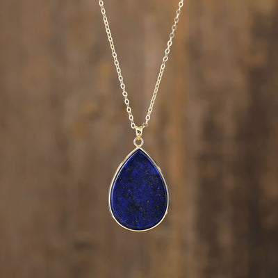 Energía y Elegancia: Collar de Piedra Natural en Forma de Gota