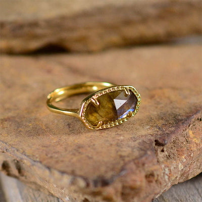 Anillo de cuarzo fumado en cobre, protección y transformación con elegancia terrenal