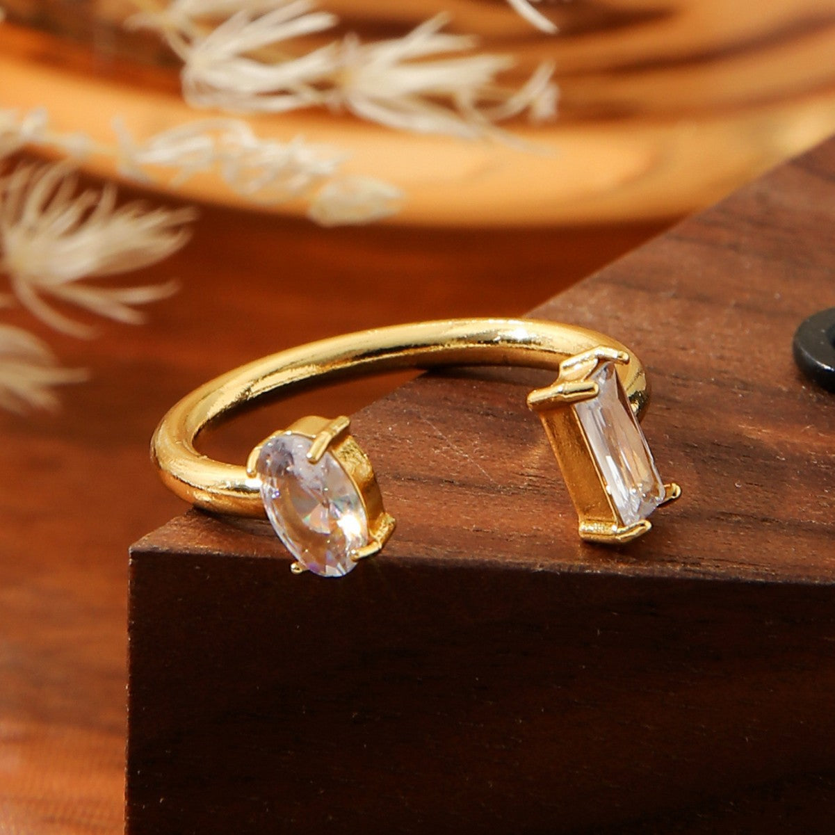 Anillo de cuarzo con circonita: energía y elegancia en cada detalle