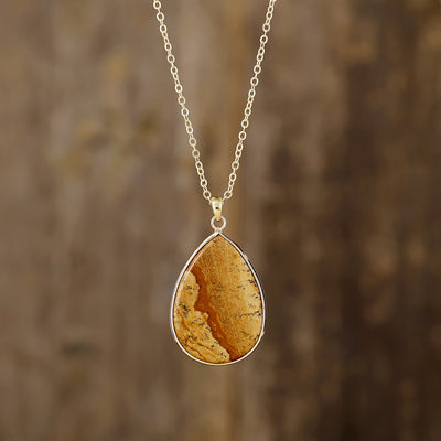 Energía y Elegancia: Collar de Piedra Natural en Forma de Gota