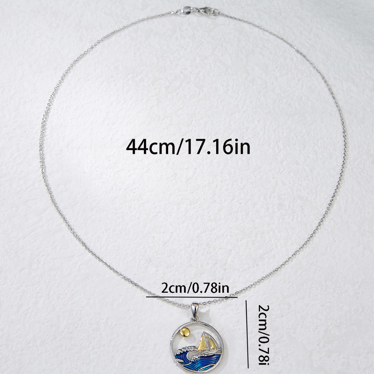 Collar náutico en plata 925 con elementos marinos, estilo veraniego y elegante