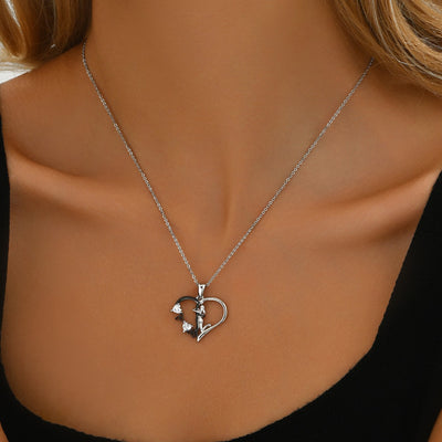 Collar pareja abrazándose en plata 925, símbolo de amor profundo y conexión eterna