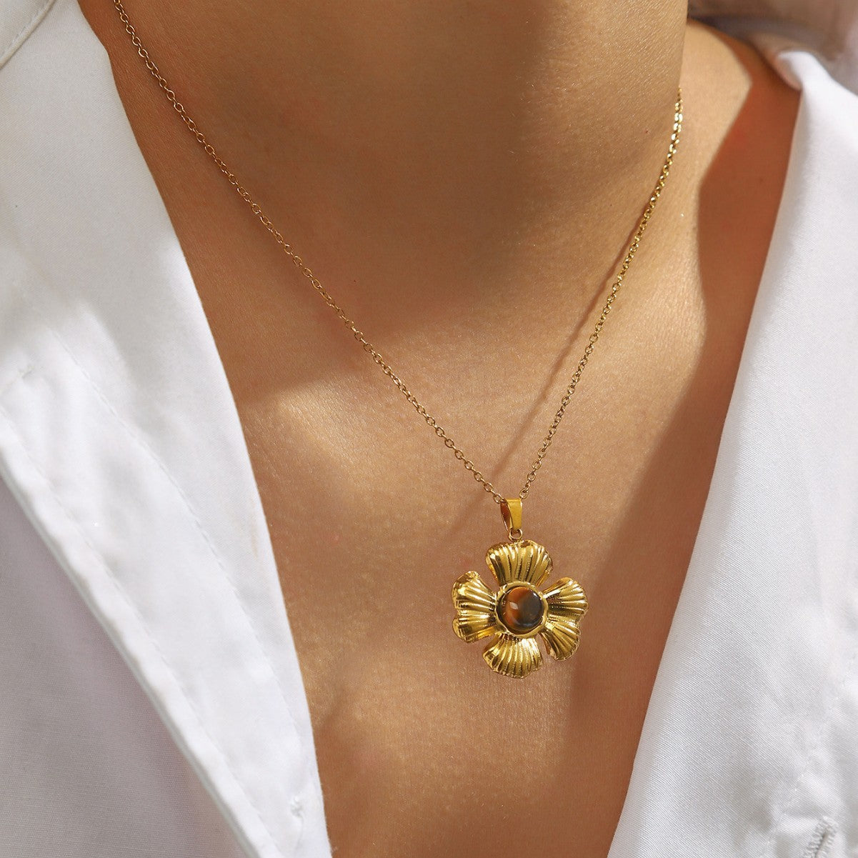 Colgante de Girasol en Ámbar: Energía Positiva y Protección Natural