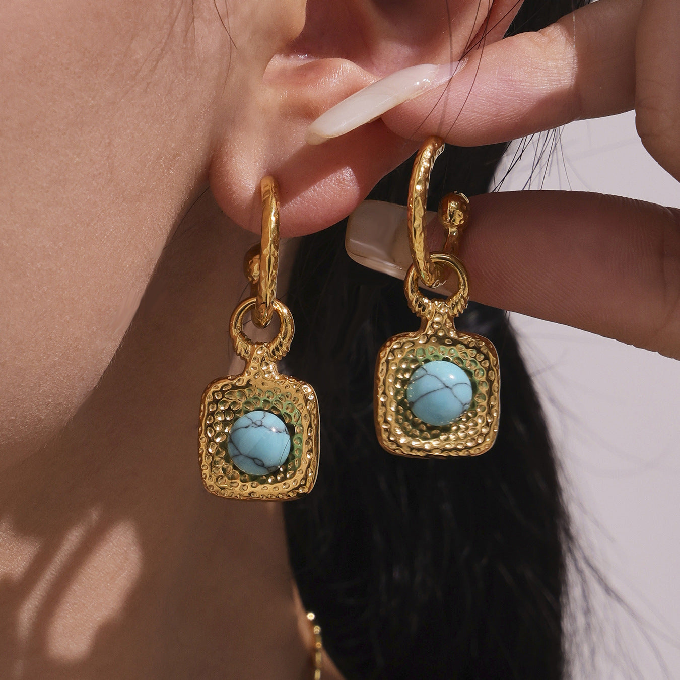 Conjunto de Turquesa Azul y Perla: Energía y Elegancia Espiritual