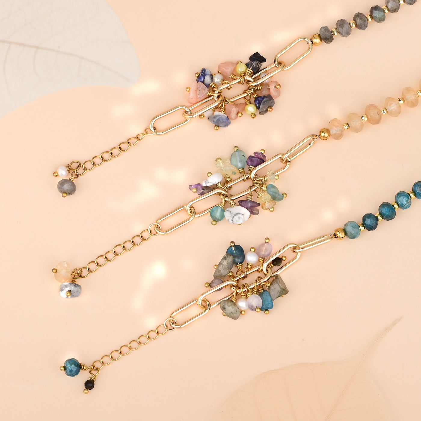 Pulsera de apatita con flor y bola, claridad mental y energía creativa en armonía