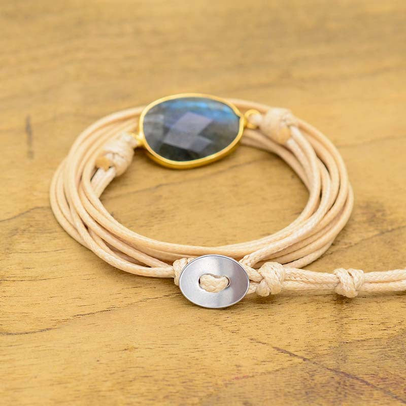 Pulsera Multicapa de Labradorita con Cuerda Clara Tejida a Mano