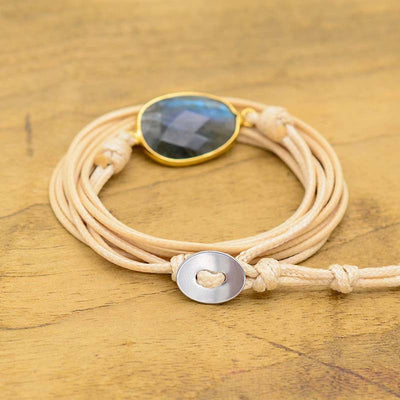 Pulsera Multicapa de Labradorita con Cuerda Clara Tejida a Mano