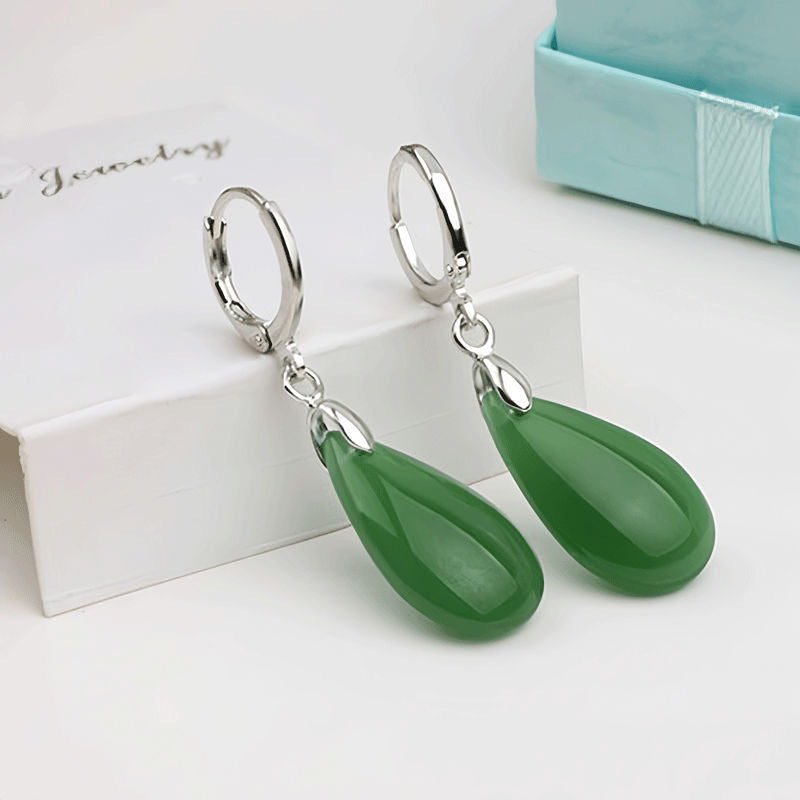 Armonía y Equilibrio: Pendientes Circulares de Turmalina Verde