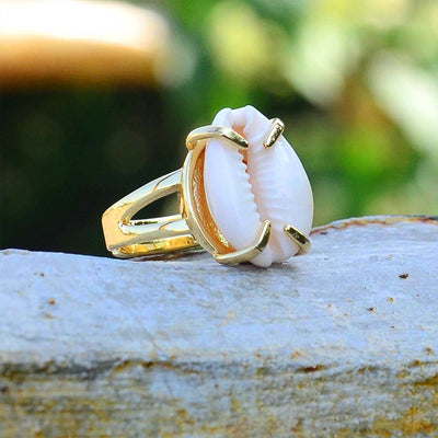 Anillo ajustable con concha natural hueca, alma oceánica y fluidez emocional