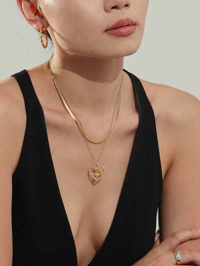 Collar Corazón: Amuleto de Amor y Claridad