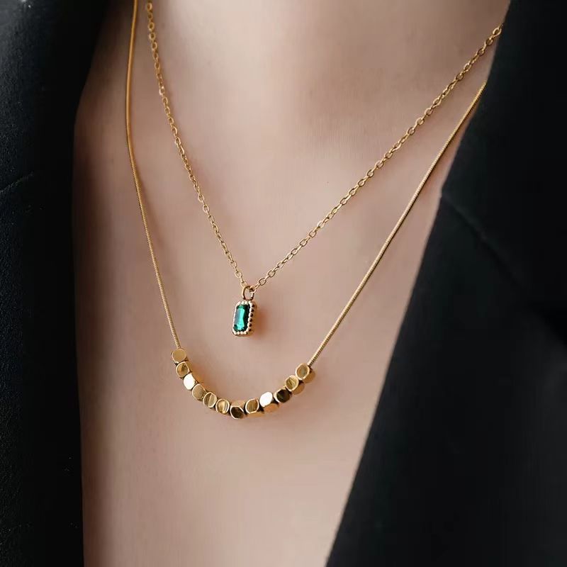 Collar de Cuarzo Verde de Doble Capa: Elegancia y Energía Positiva