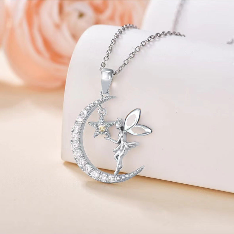 Collar mariposa y luna en plata 925, símbolo de transformación y magia femenina