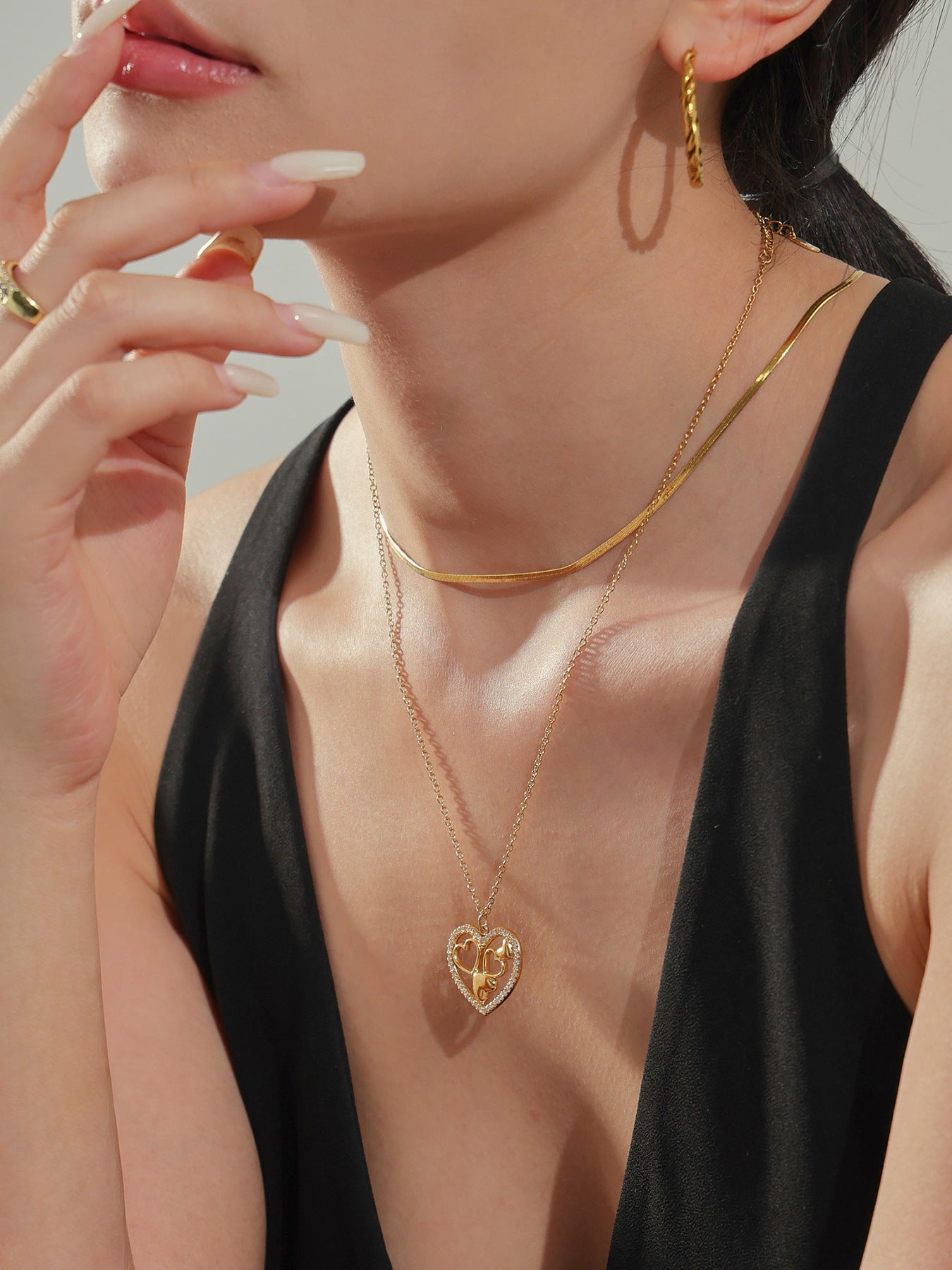 Collar Corazón: Amuleto de Amor y Claridad