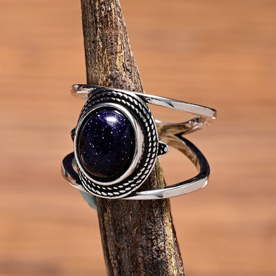 Anillo de arenisca azul ovalada chapado en cobre, concentración brillante y estilo cósmico