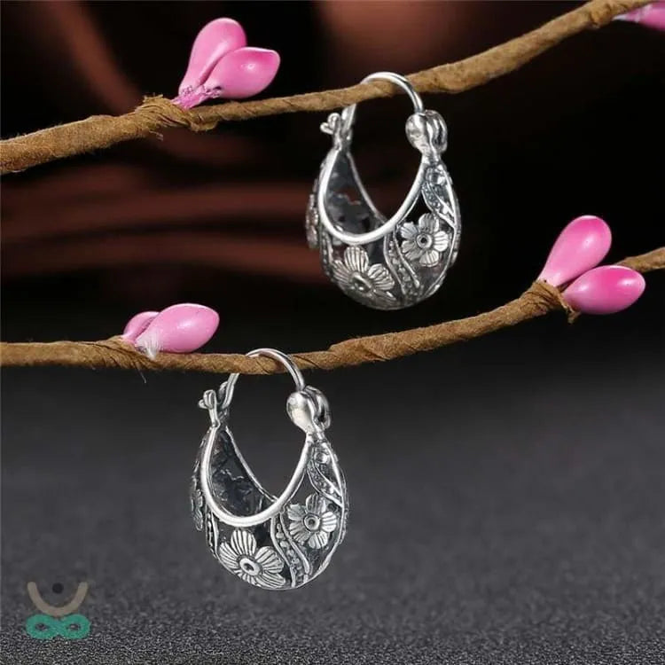 Pendientes Florales de Plata – Elegancia Espiritual y Sabiduría Atemporal