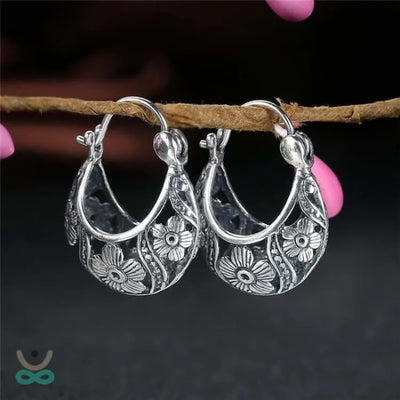 Pendientes Florales de Plata – Elegancia Espiritual y Sabiduría Atemporal